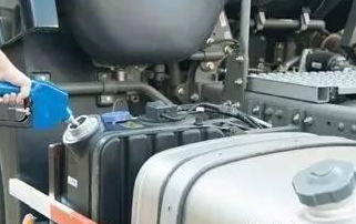 注意车用尿素溶液的储存容器和加注设备